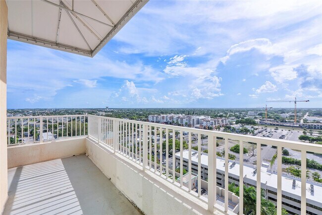 Building Photo - 625 Casa Loma Blvd