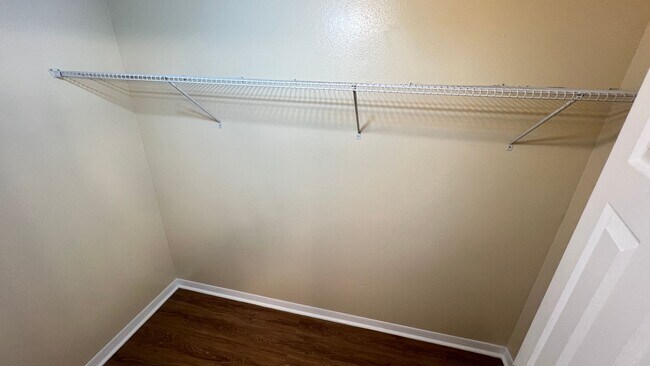 Building Photo - Bright & Spacious 3/2 Home with Huge Yard + Screened Patio — Lawn Care Included!