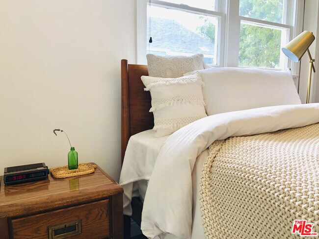 Building Photo - 459 N Bandini St