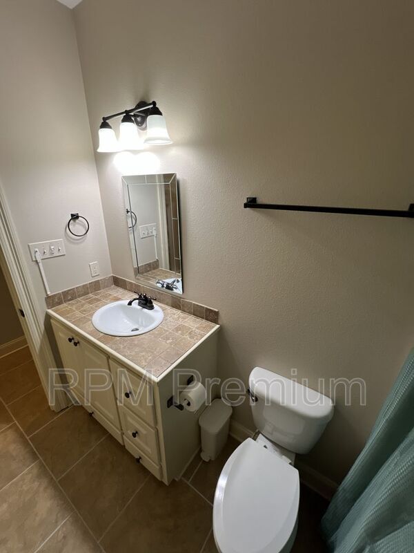 Building Photo - 7335 Oak View Dr.