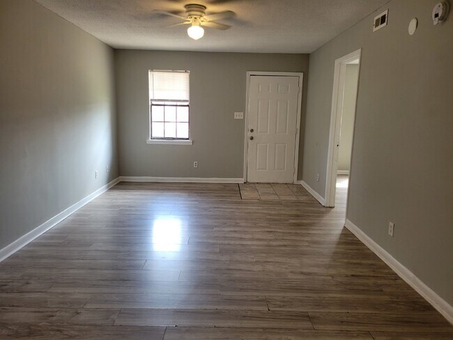 Building Photo - 2 Bedroom Apartment with Modern Amenities in Decatur, AL!