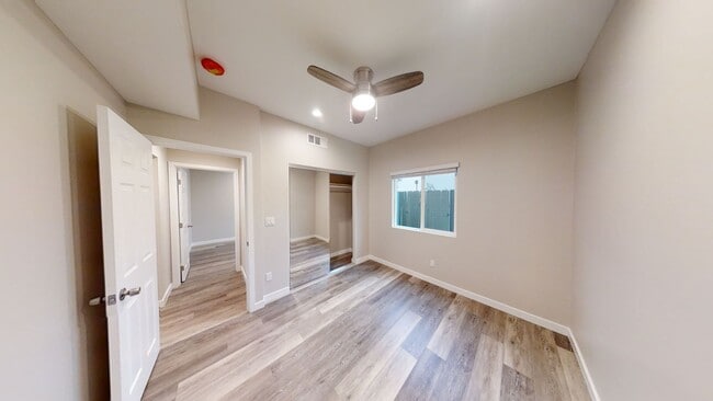 Building Photo - 6BD/2BA on Ewing!