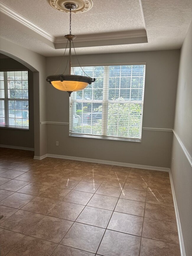 Building Photo - Stunning 6-Bedroom Pool Home in Desirable ...
