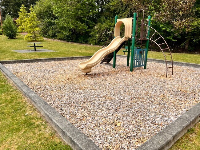 Building Photo - Spacious 3BR/2.5BA w/ Open Floor Plan, Fenced Yard, Office Nook & Garage