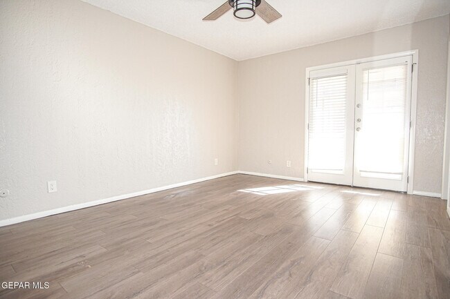 Building Photo - 4433 N Stanton St