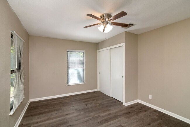 Building Photo - Cozy 3 bedroom, 1 bathroom home located in...