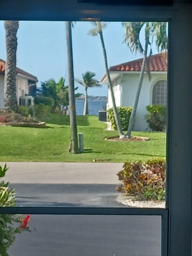 Building Photo - Ocean view FULLY FURNISHED 2+ / 2 with Boa...