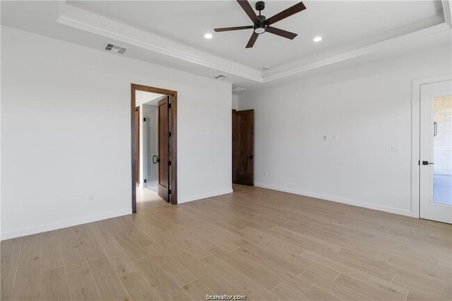 Building Photo - 4558 Hicks Ln