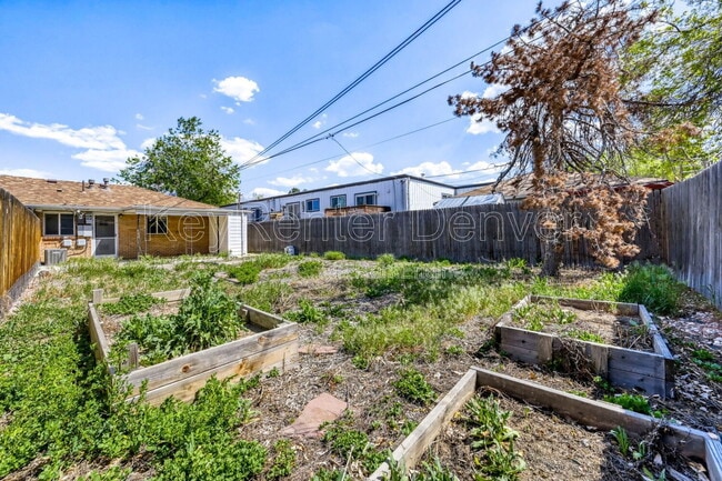 Building Photo - 847 Tennyson St