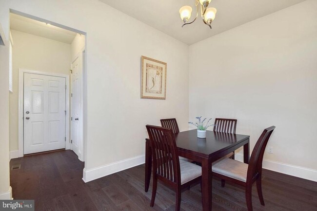 Building Photo - 71 Creekview Ln