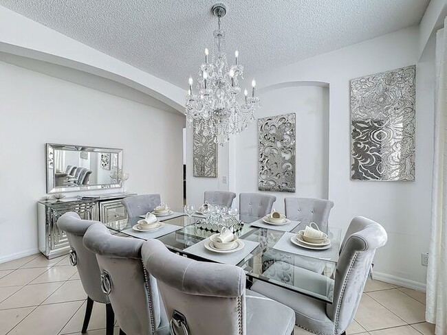 Building Photo - STUNNING Emerald Island Resort 5 bedroom 4.5 bath Luxury Home FULLY FURNISHED! 3 miles from Disney!