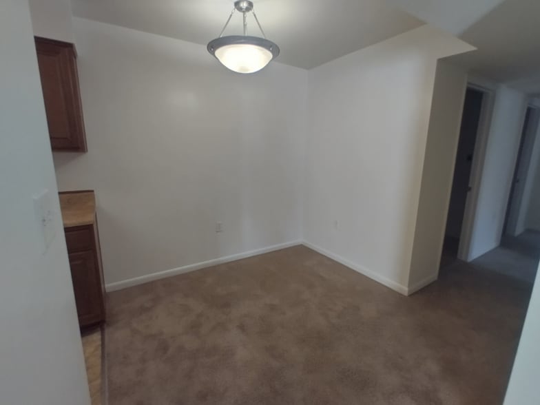 Building Photo - 600 Reusens Rd