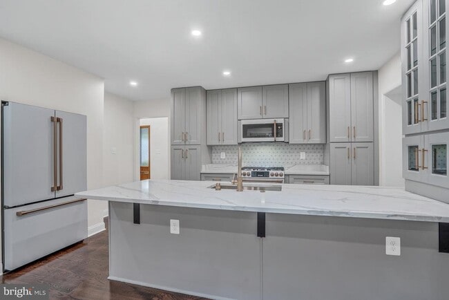 Building Photo - 7203 Marine Dr