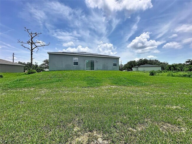 Building Photo - 1407 Hillsborough Way