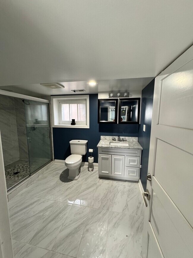 Building Photo - 216 Burton Ave