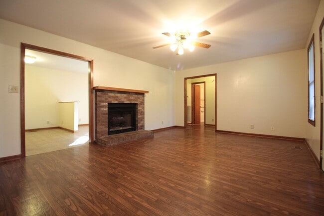 Building Photo - 205 Farmer Rd