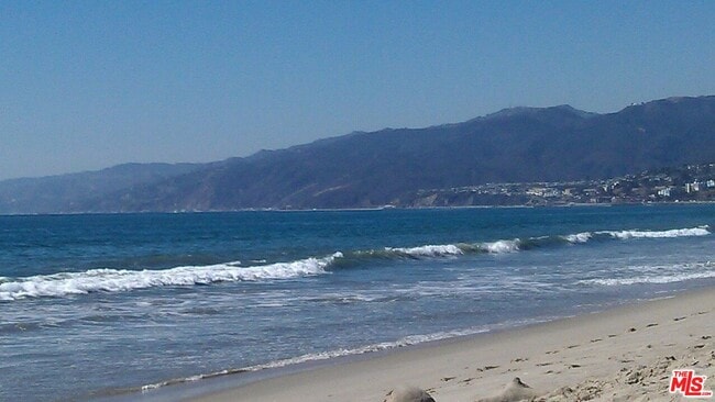 Building Photo - 1241 5th St