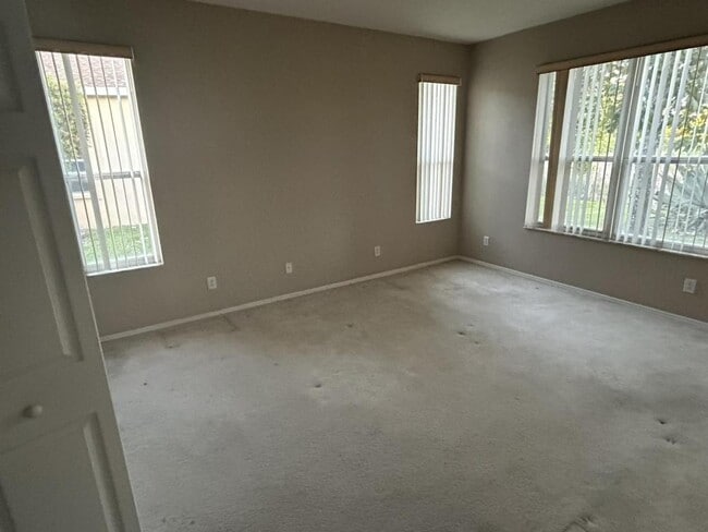 Building Photo - 6323 Sturbridge Ct