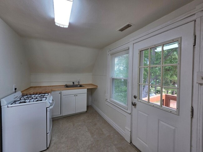 Building Photo - 132 Orleans Cir