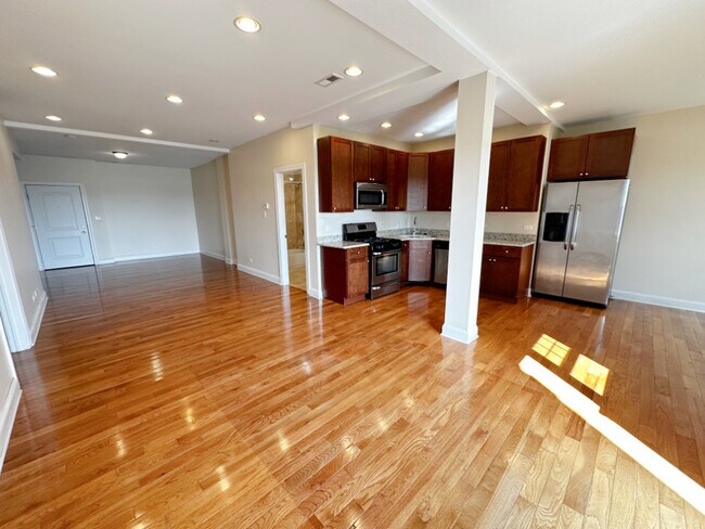 Building Photo - 3705 N Kedzie Ave