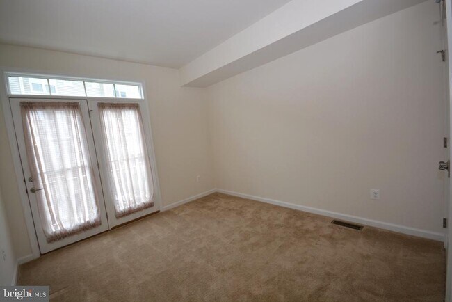 Building Photo - 5942 Leben Dr
