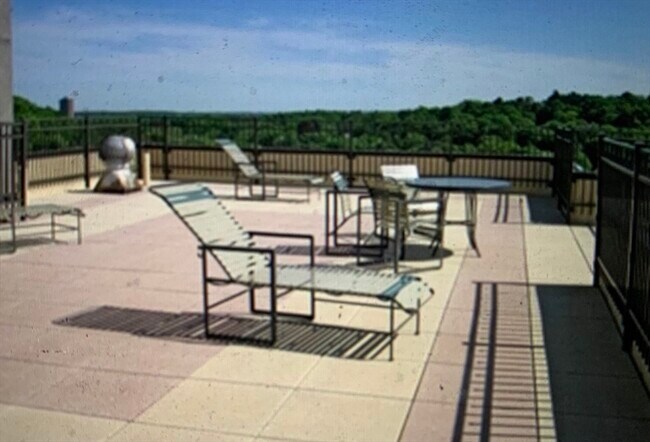 Building Photo - 1731 Beacon St