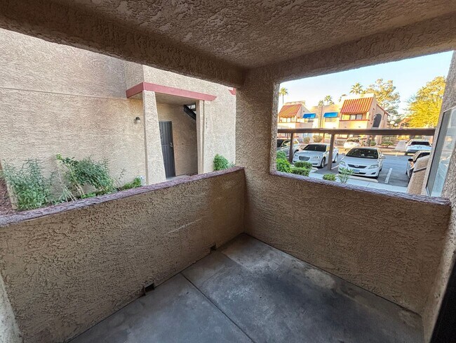 Building Photo - Charming 2BED/2BATH Condo located in Spring Oaks Community.