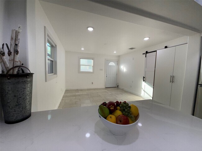 Building Photo - 828 Allston St