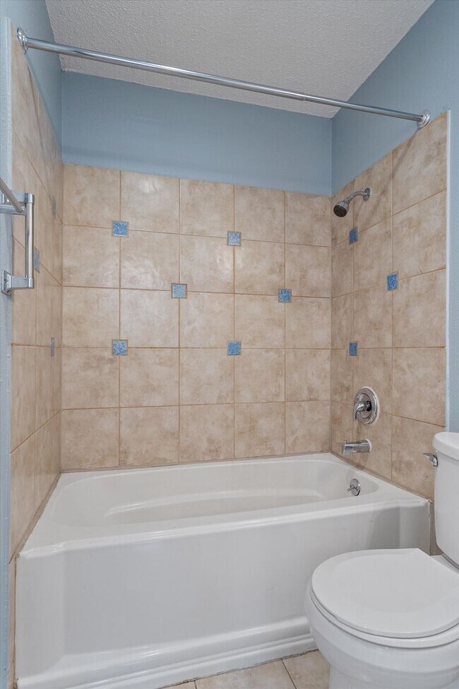 Building Photo - 5700 Cherry Park