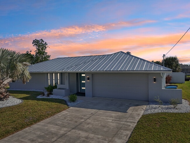 Building Photo - 3701 SE 17th Pl