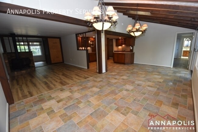 Building Photo - 821 Macsherry Dr