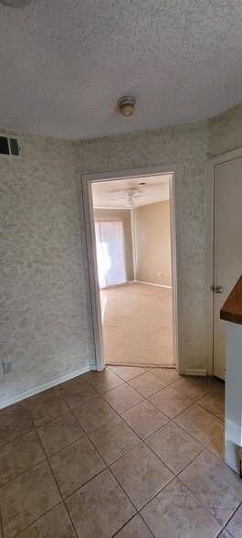 Enterance - 643 Cimarron Trl