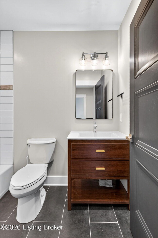 Building Photo - 914 Ash St