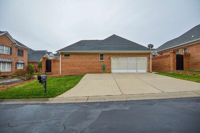 Building Photo - 986 Blakeley Walk