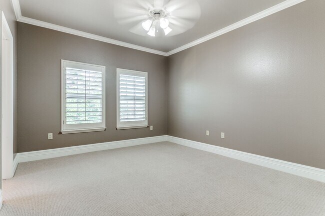 Building Photo - LUXURY 3-BEDROOM TOWNHOME IN ALAMO HEIGHTS