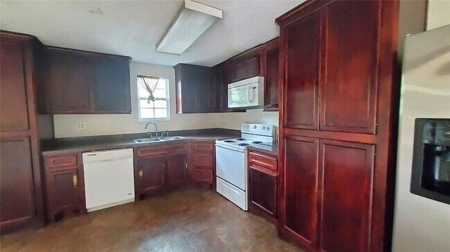 Building Photo - 6636 Bonanza Dr