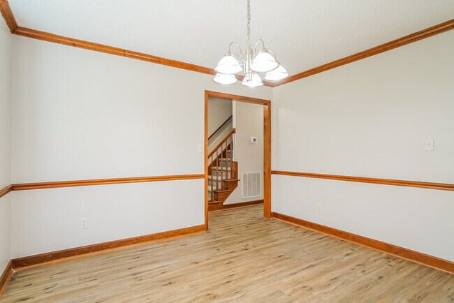 Building Photo - 1113 Buttercup Ln