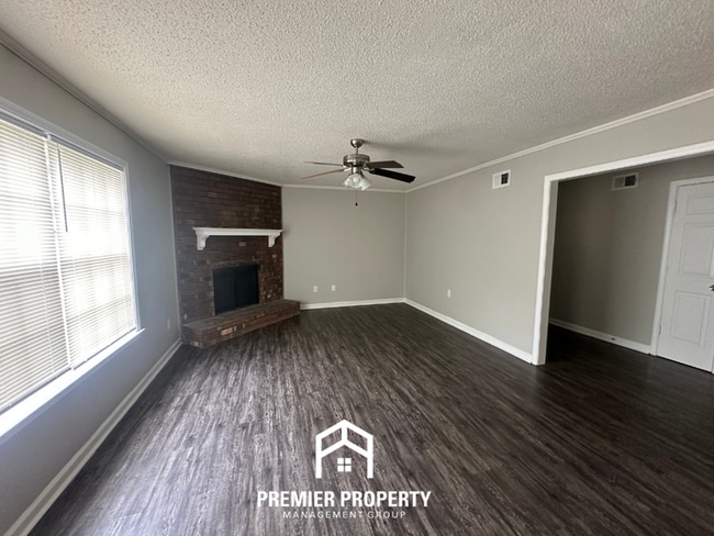 Building Photo - Modern 3BR/2BA Bartlett Area Home | Brick Fireplace & Spacious Fenced Yard