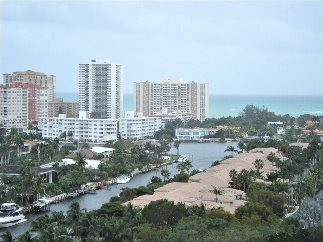 Building Photo - 3600 Yacht Club Dr