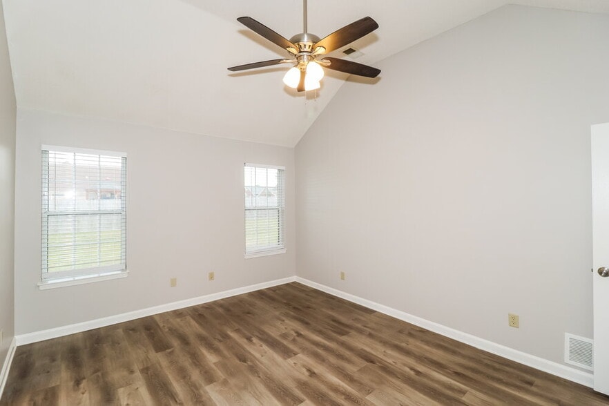 Building Photo - 6284 Manchester St