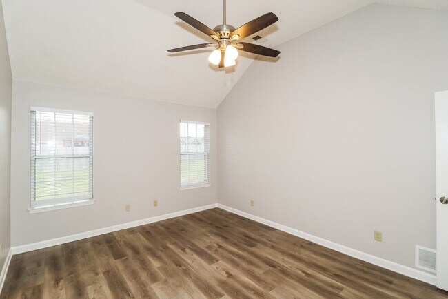 Building Photo - 6284 Manchester St