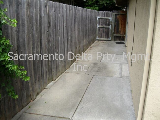 Building Photo - 7748001/51 C/O