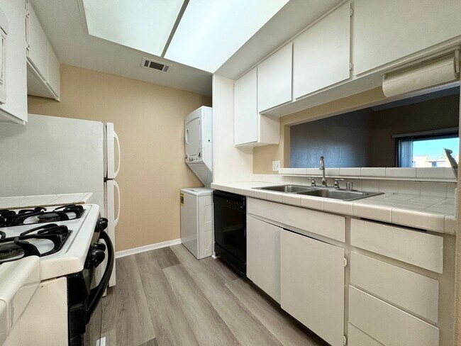 Building Photo - AVAILABLE NOW!! Charming UPSTAIRS 2 Bed/ 1 Bath Condo in Indio!!
