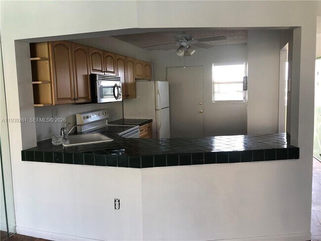 Building Photo - 1750 NE 191st St