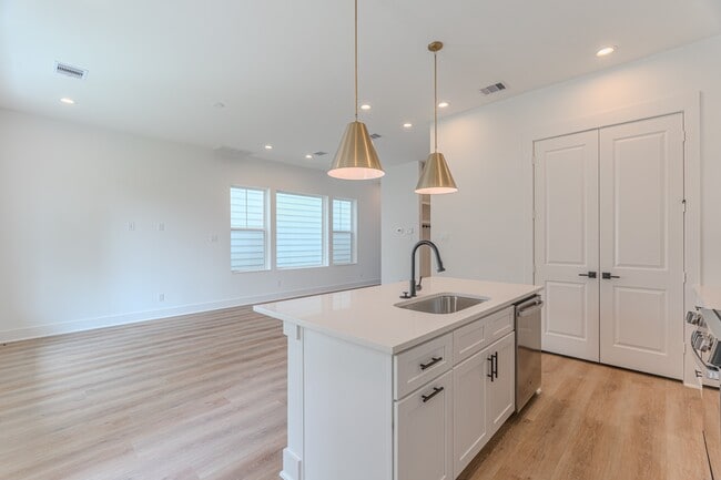 Building Photo - 7707 Inwood Grv Ln