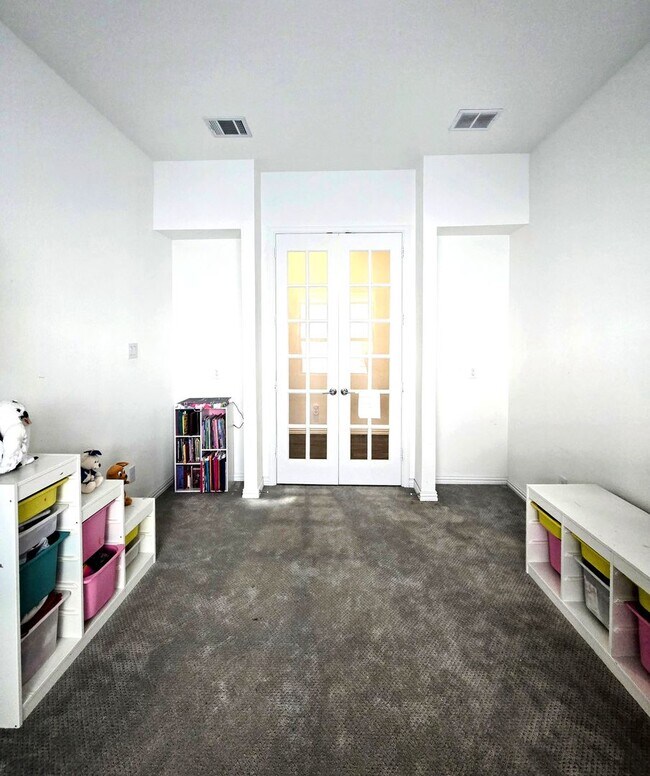 Building Photo - 536 Cedarwood St