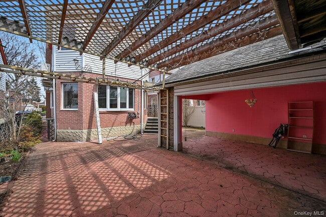 Building Photo - 63-42 Alderton St