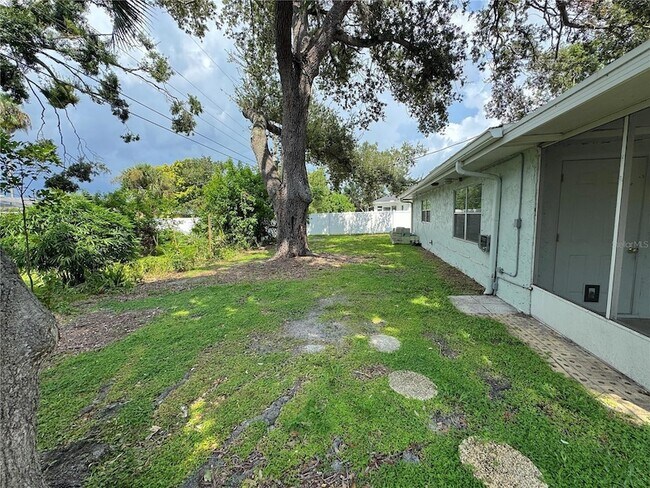 Building Photo - 3883 Hawkeye Cir
