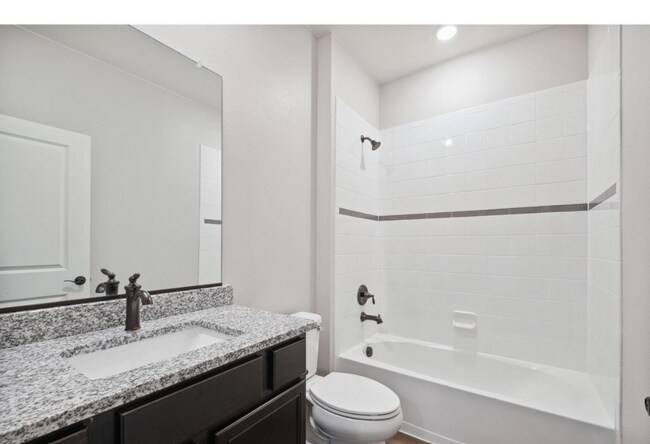 Building Photo - 828 Hearthstone Ave