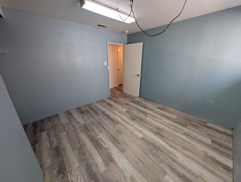 Building Photo - 163 Gifford Ave